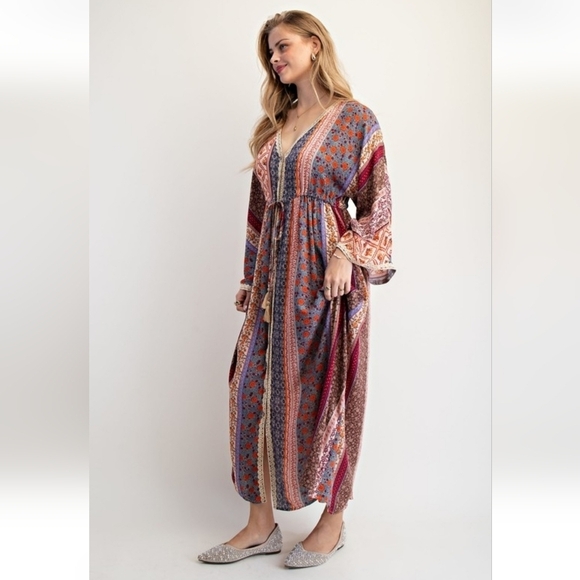 Easel Bell Sleeve Printed Maxi Duster Dress New - Picture 5 of 7